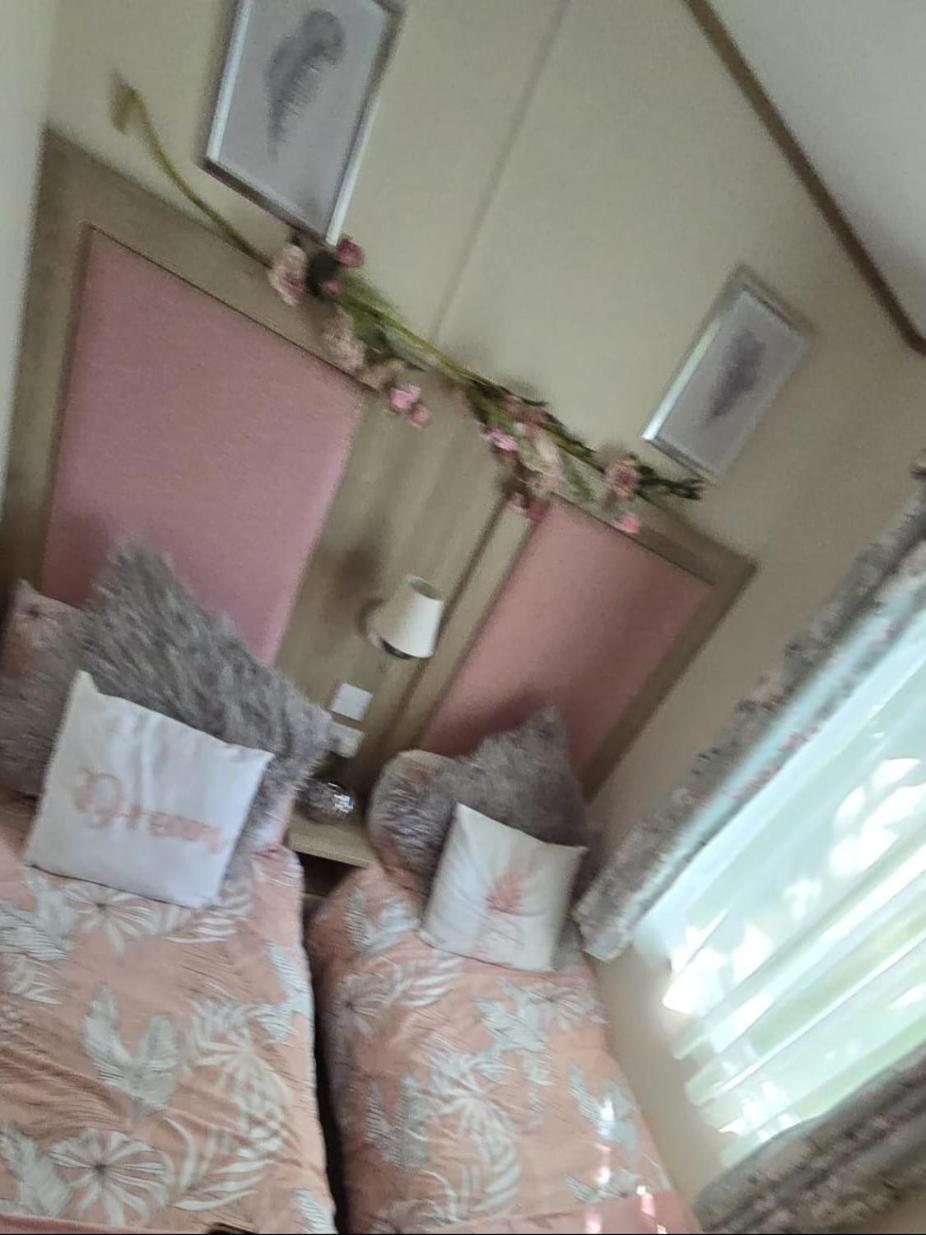 Luxury Lakeside Caravan With Hottub And Private Fishing Peg, Tattershall Lakes Exterior photo