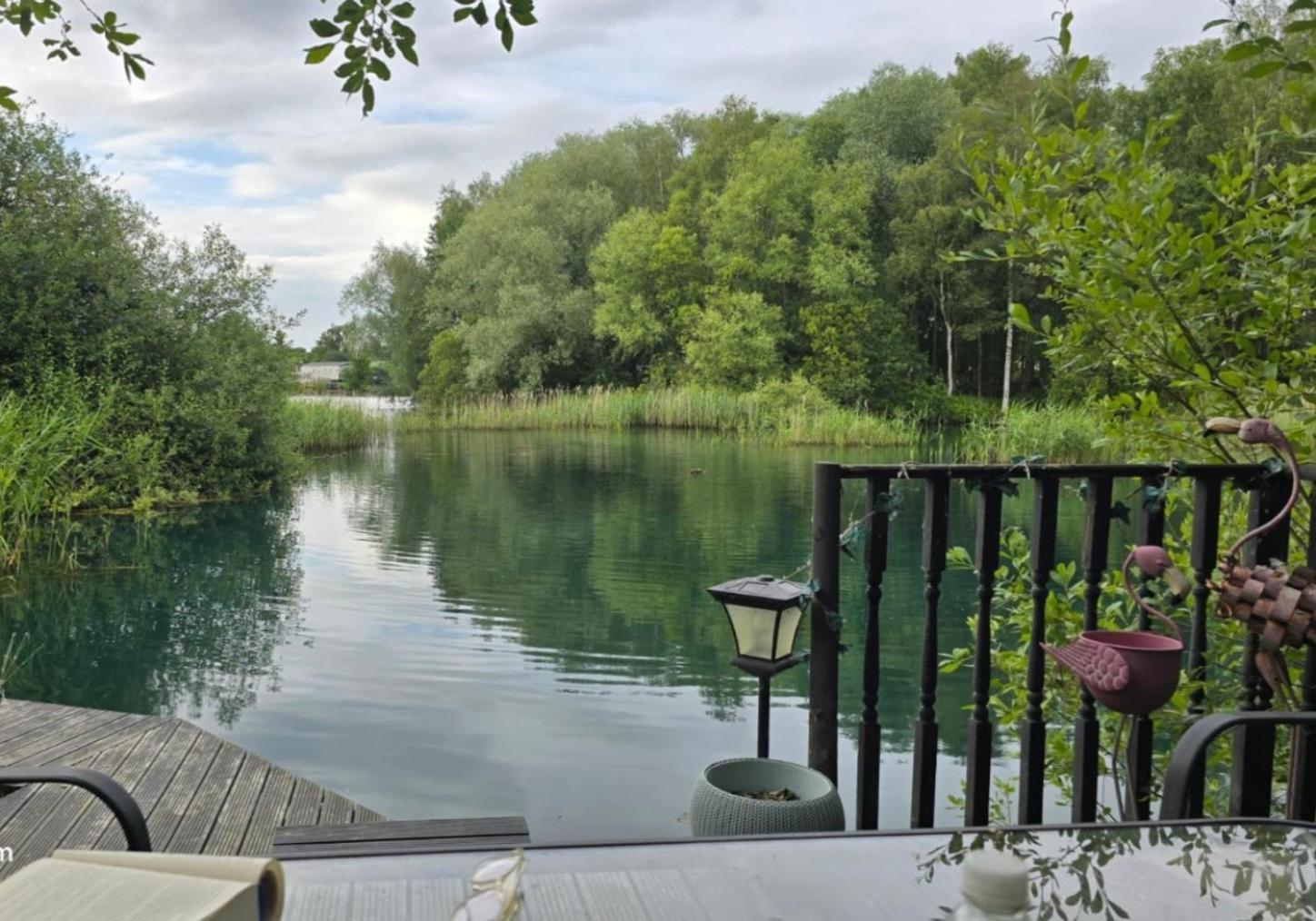 Luxury Lakeside Caravan With Hottub And Private Fishing Peg, Tattershall Lakes Exterior photo