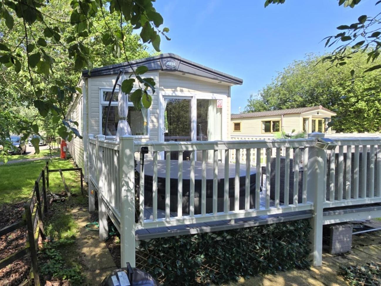 Luxury Lakeside Caravan With Hottub And Private Fishing Peg, Tattershall Lakes Exterior photo
