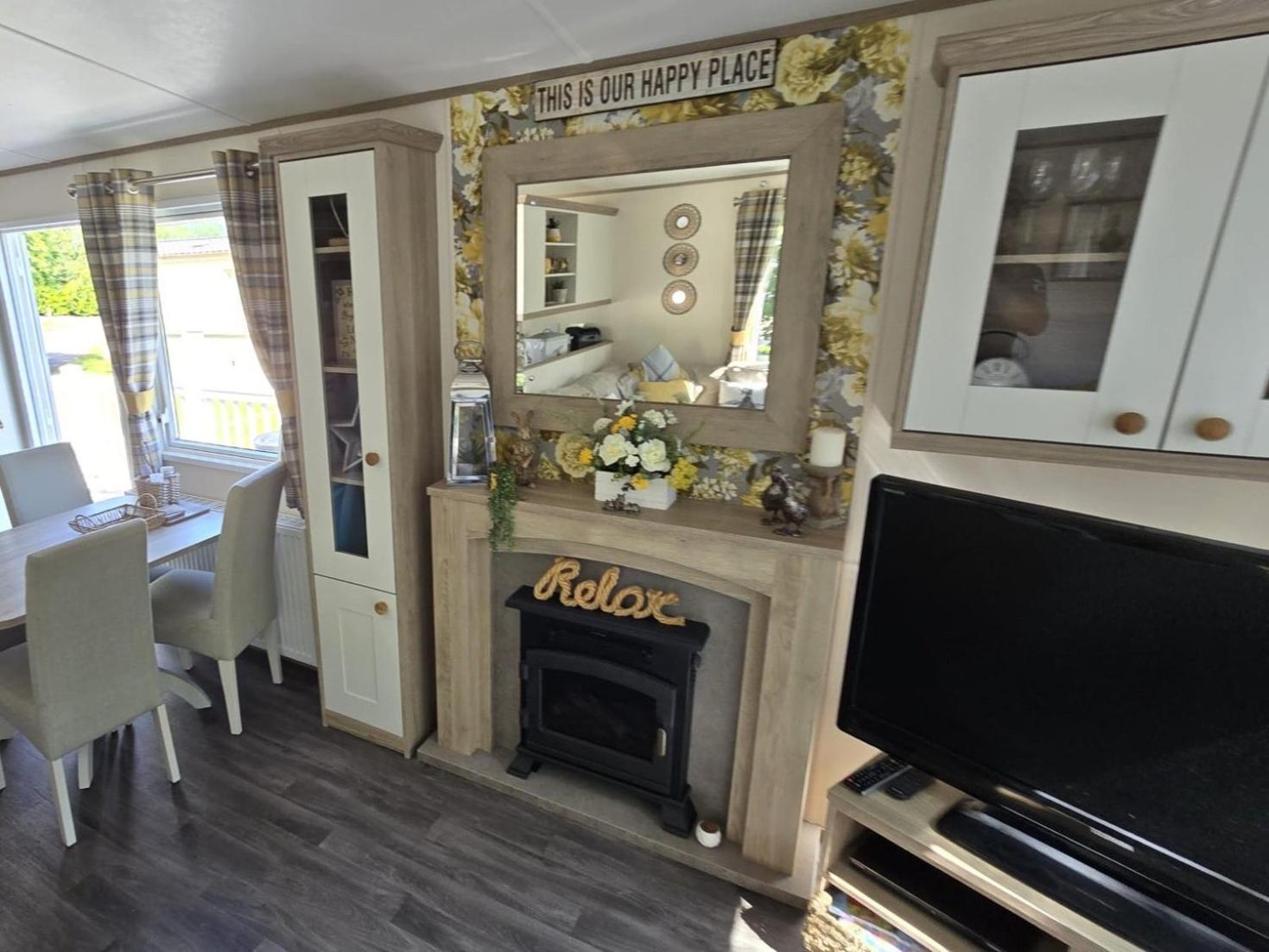 Luxury Lakeside Caravan With Hottub And Private Fishing Peg, Tattershall Lakes Exterior photo