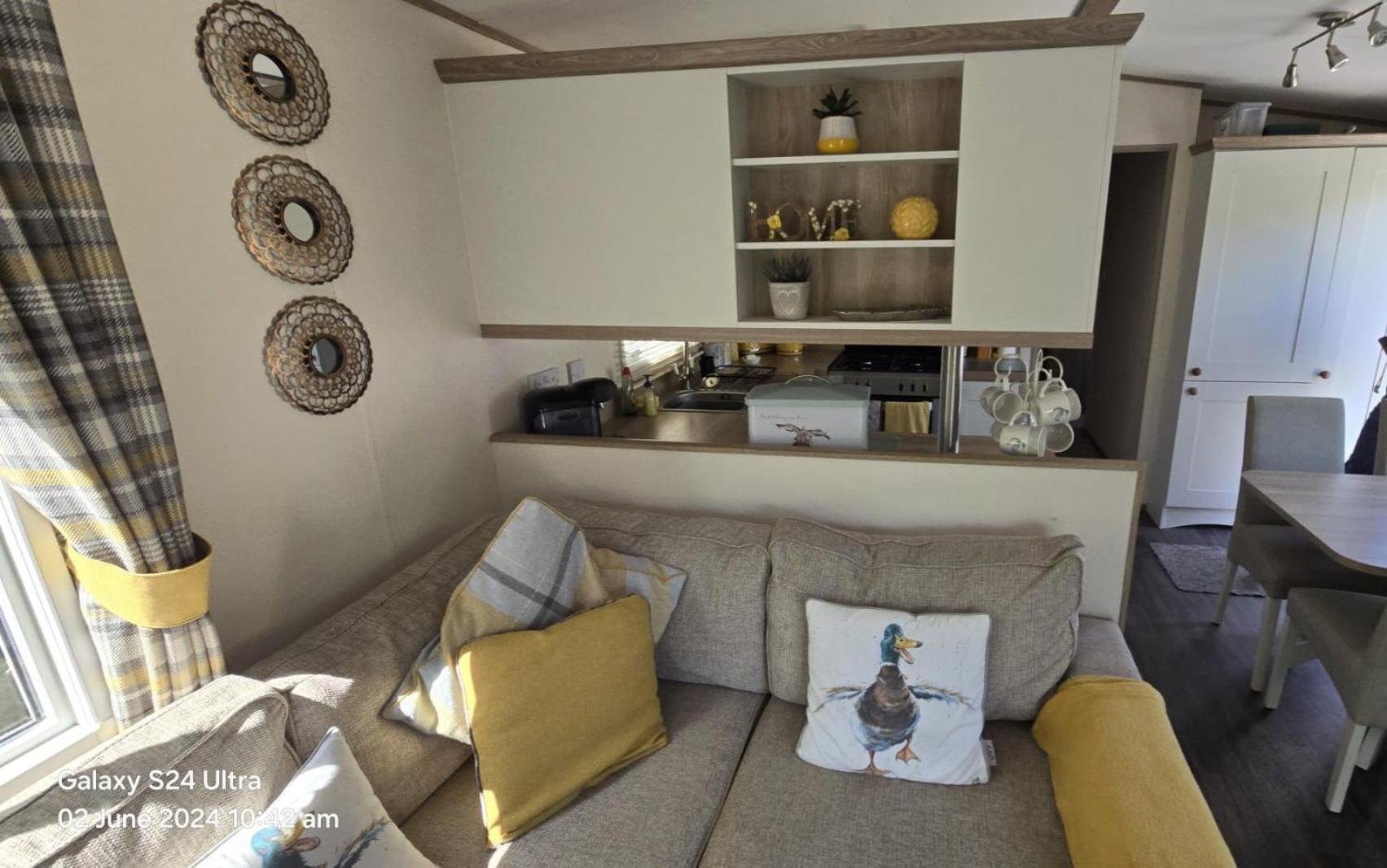 Luxury Lakeside Caravan With Hottub And Private Fishing Peg, Tattershall Lakes Exterior photo