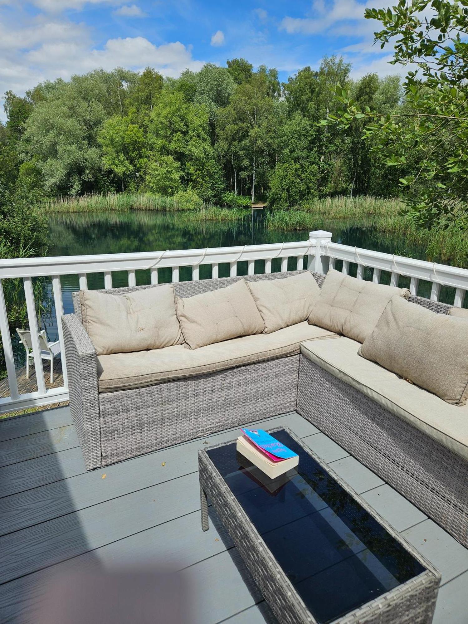 Luxury Lakeside Caravan With Hottub And Private Fishing Peg, Tattershall Lakes Exterior photo