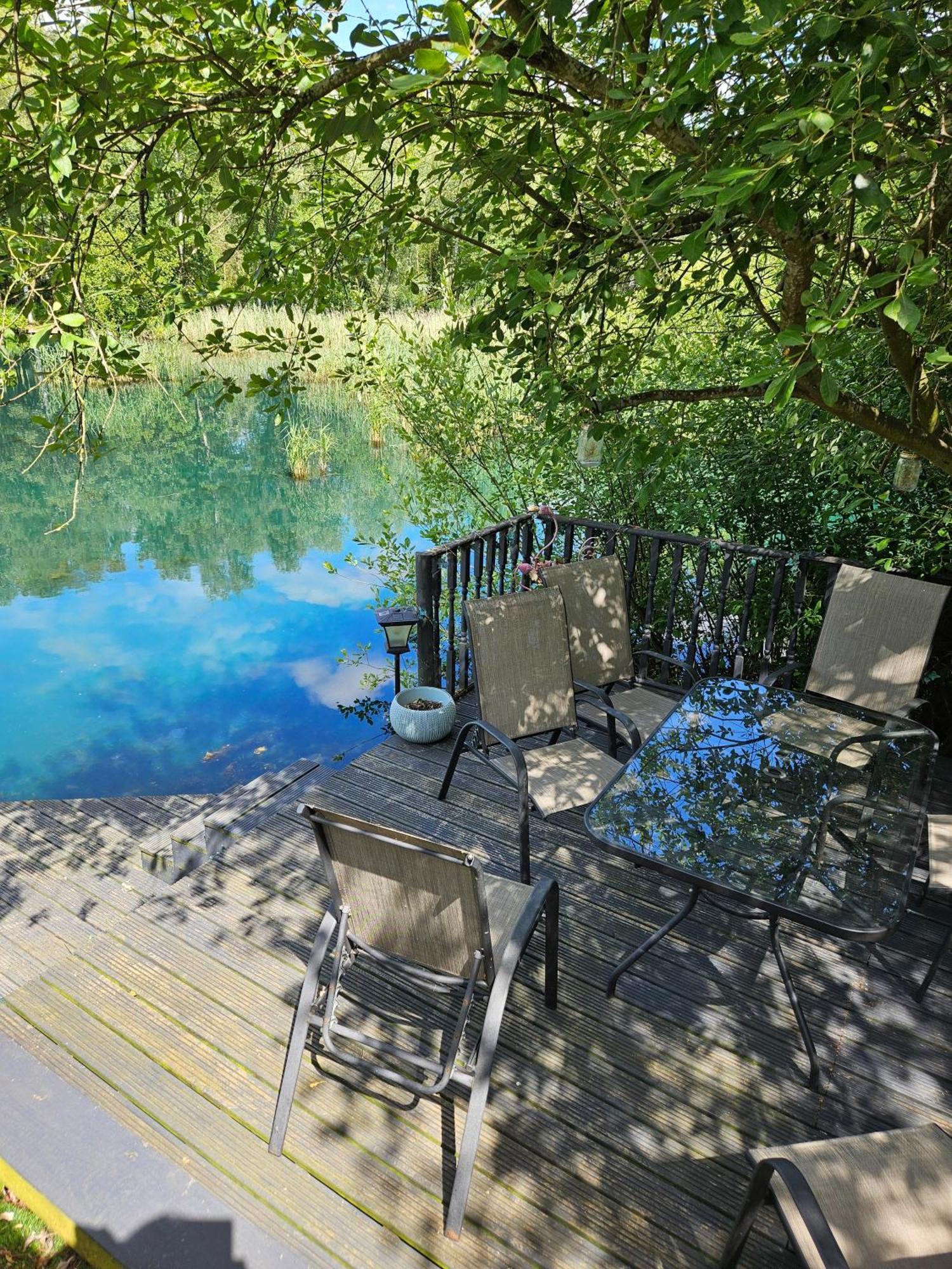 Luxury Lakeside Caravan With Hottub And Private Fishing Peg, Tattershall Lakes Exterior photo