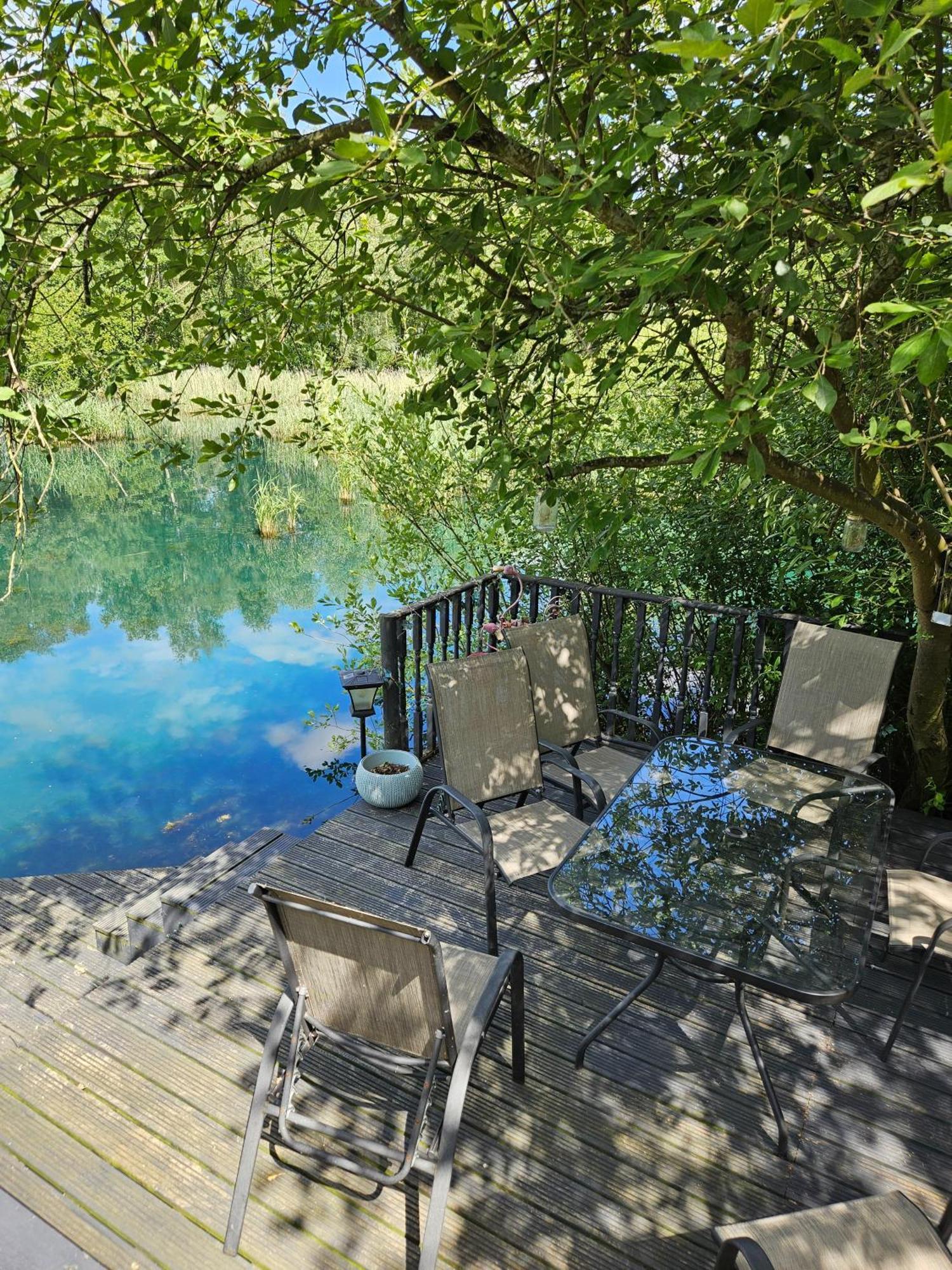 Luxury Lakeside Caravan With Hottub And Private Fishing Peg, Tattershall Lakes Exterior photo